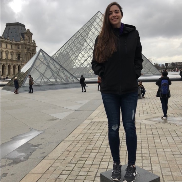 Meet your Posher, Megan - Picture 1 of 1